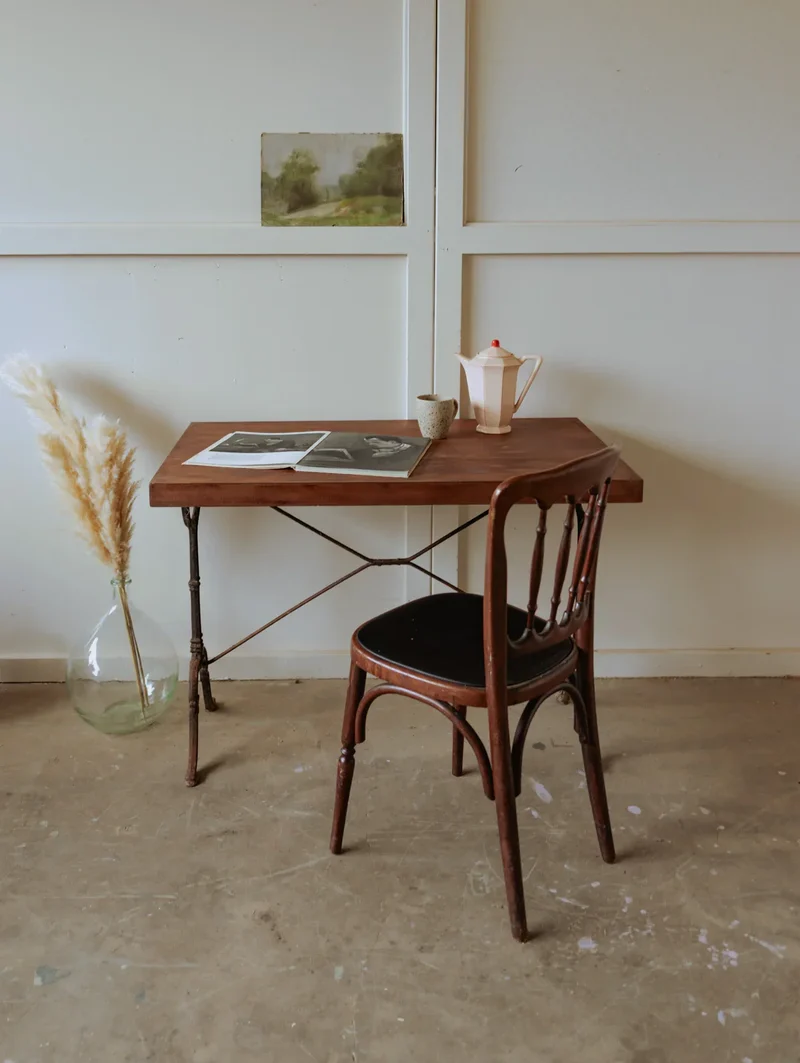 Denise, la table à manger bistro en bois et fonte N°104