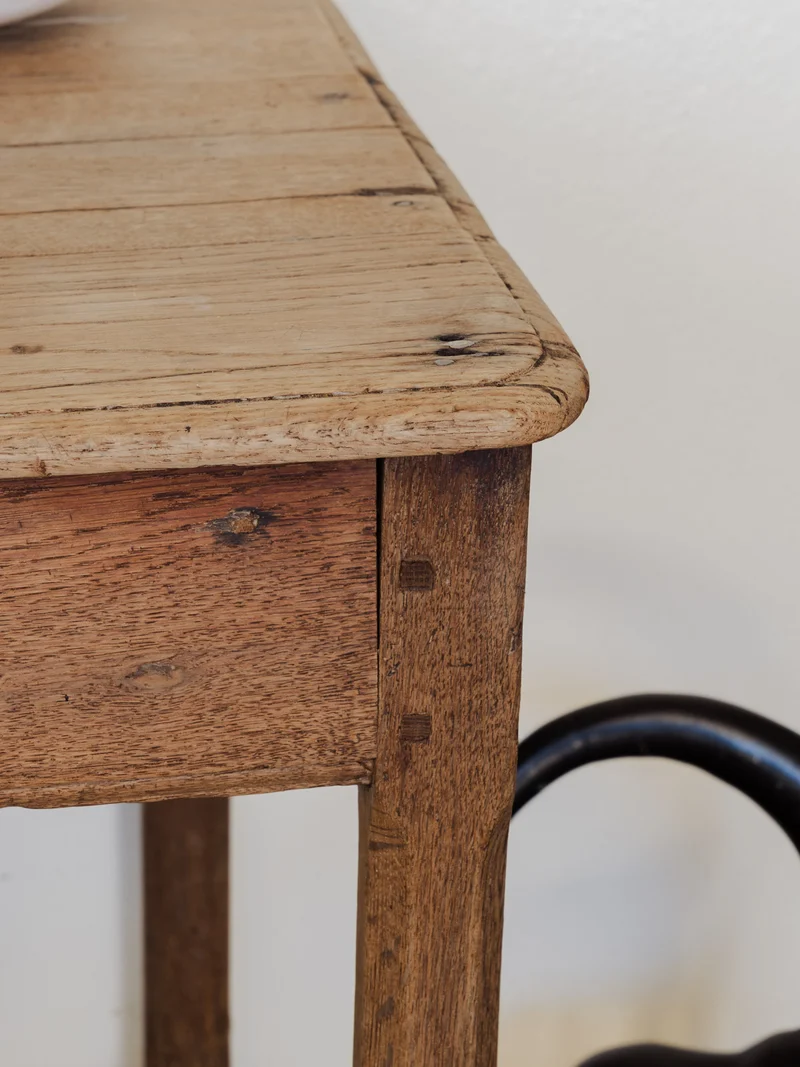 Romy, la table à manger en bois N°673