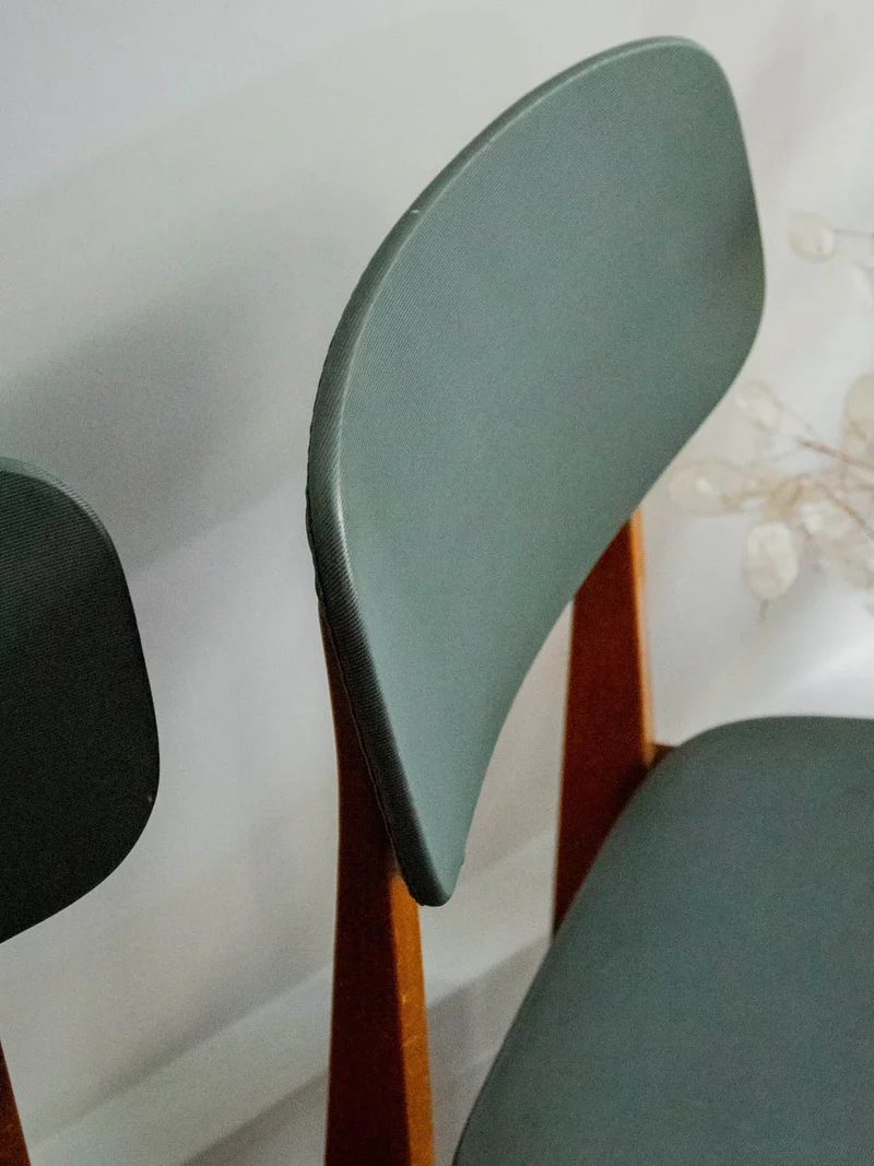 Alma, la paire de chaises grise en skaï N°1415
