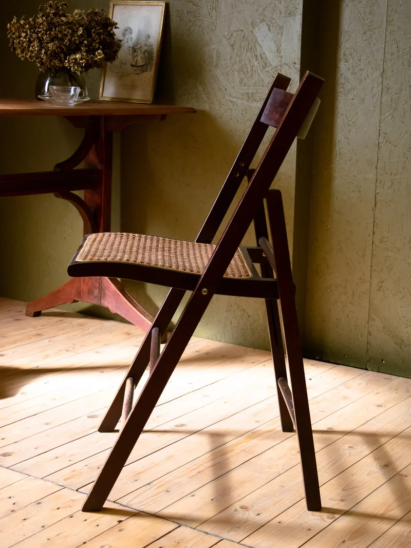 Claude, la chaise pliante en cannage N°1092