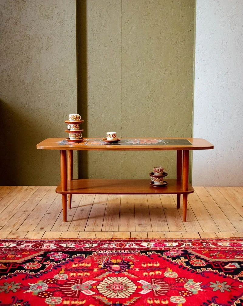 Léonie, la table basse scandinave en teck et céramique N°840