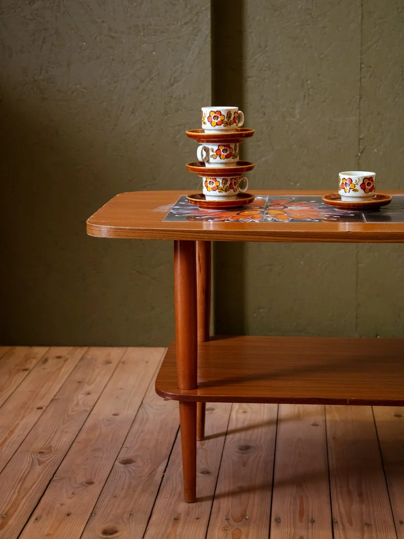 Léonie, la table basse scandinave en teck et céramique N°840