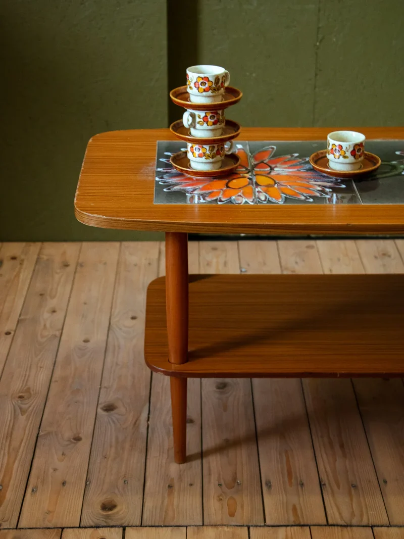 Léonie, la table basse scandinave en teck et céramique N°840