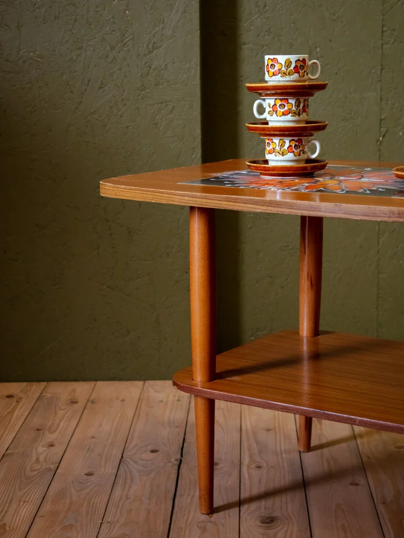 Léonie, la table basse scandinave en teck et céramique N°840