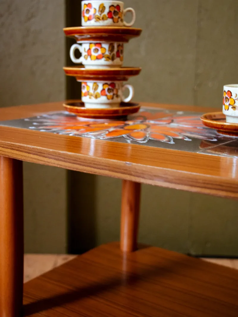 Léonie, la table basse scandinave en teck et céramique N°840