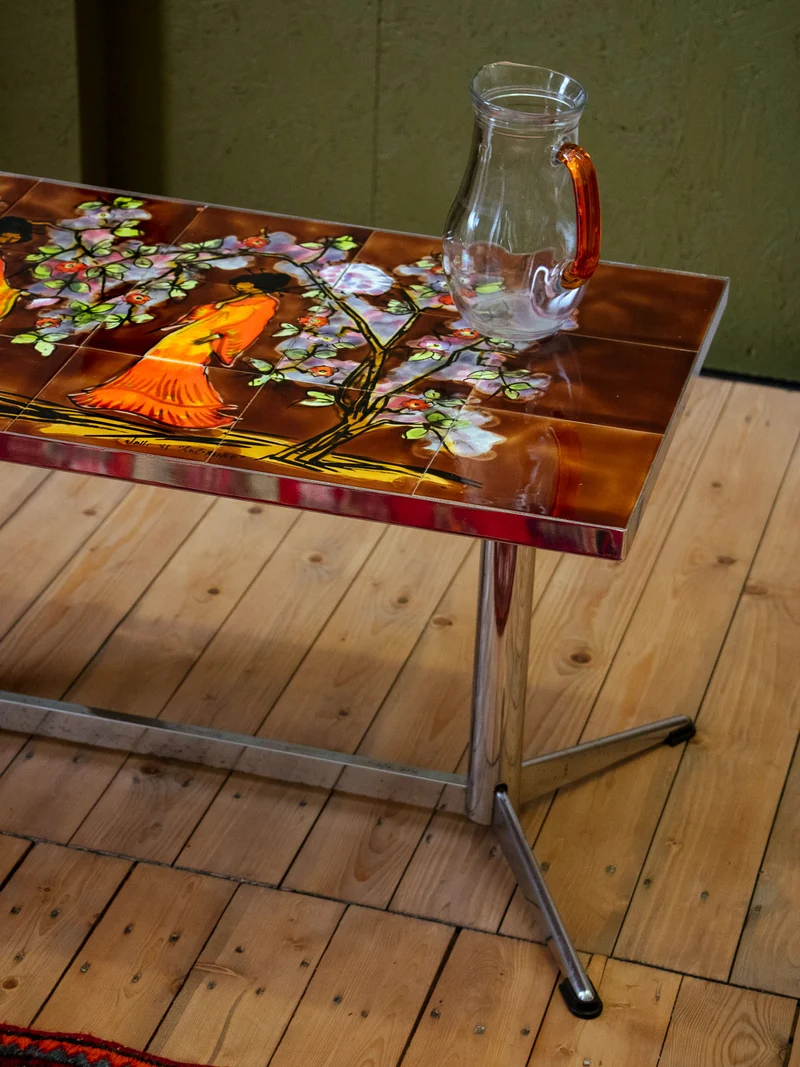 Donna, la table basse en métal et céramique N°883