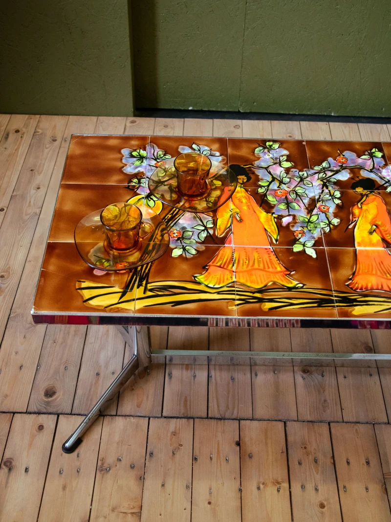 Donna, la table basse en métal et céramique N°883