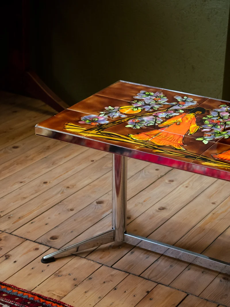 Donna, la table basse en métal et céramique N°883