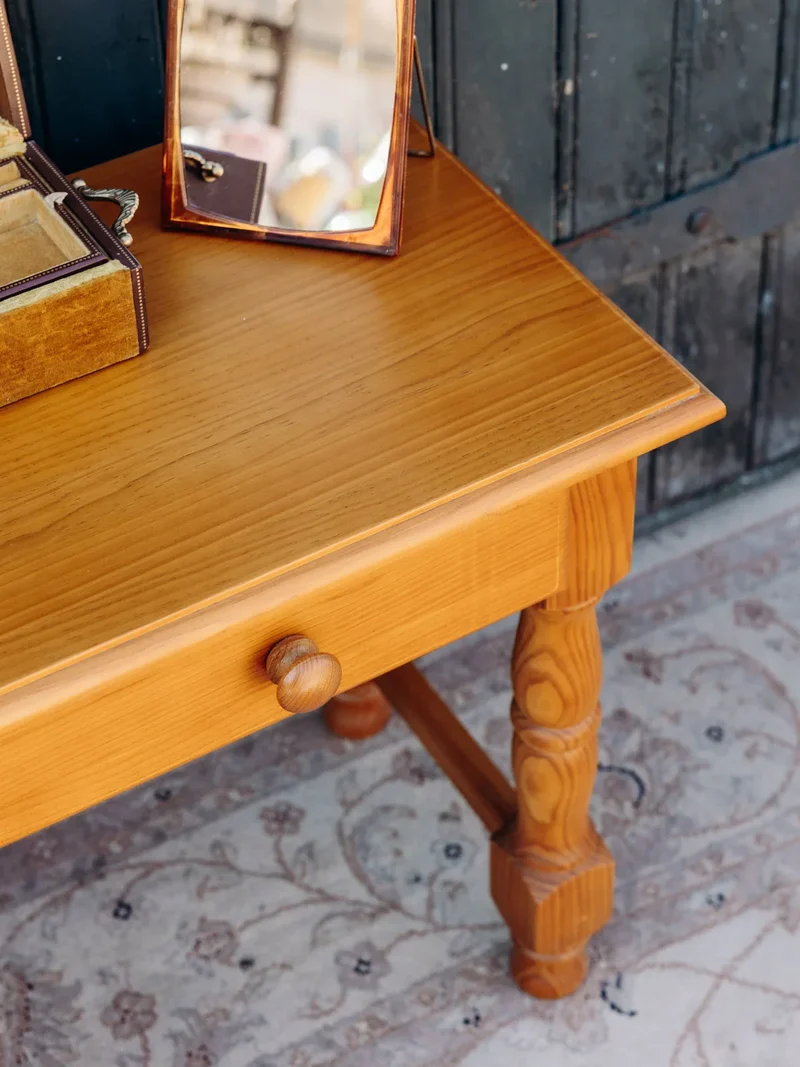 Odile, la petite table de chevet en bois clair N°1299