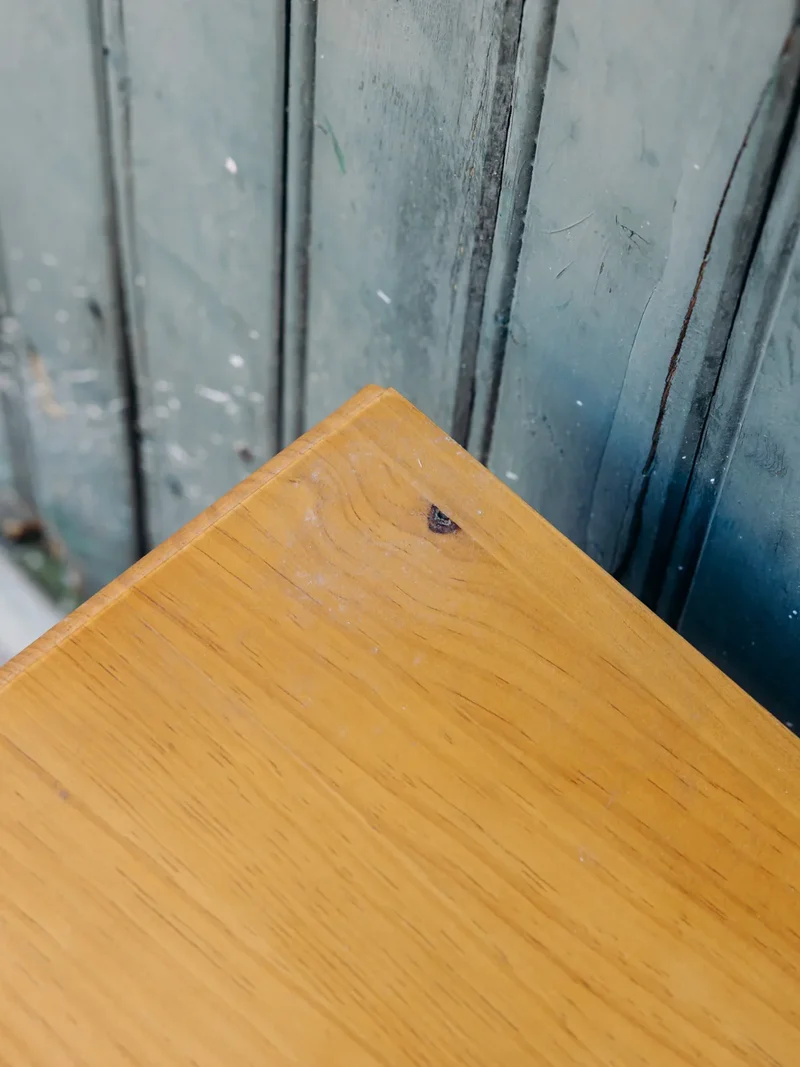 Odile, la petite table de chevet en bois clair N°1299