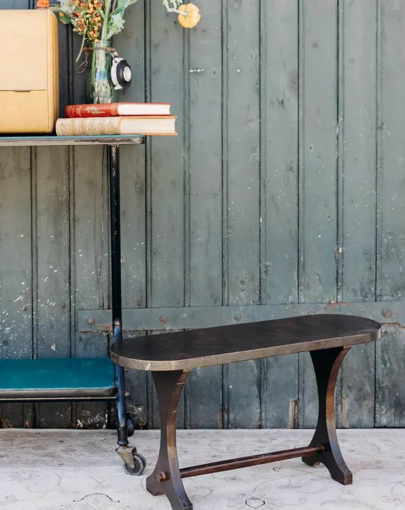 Antoine, le petit banc en bois foncé N°369