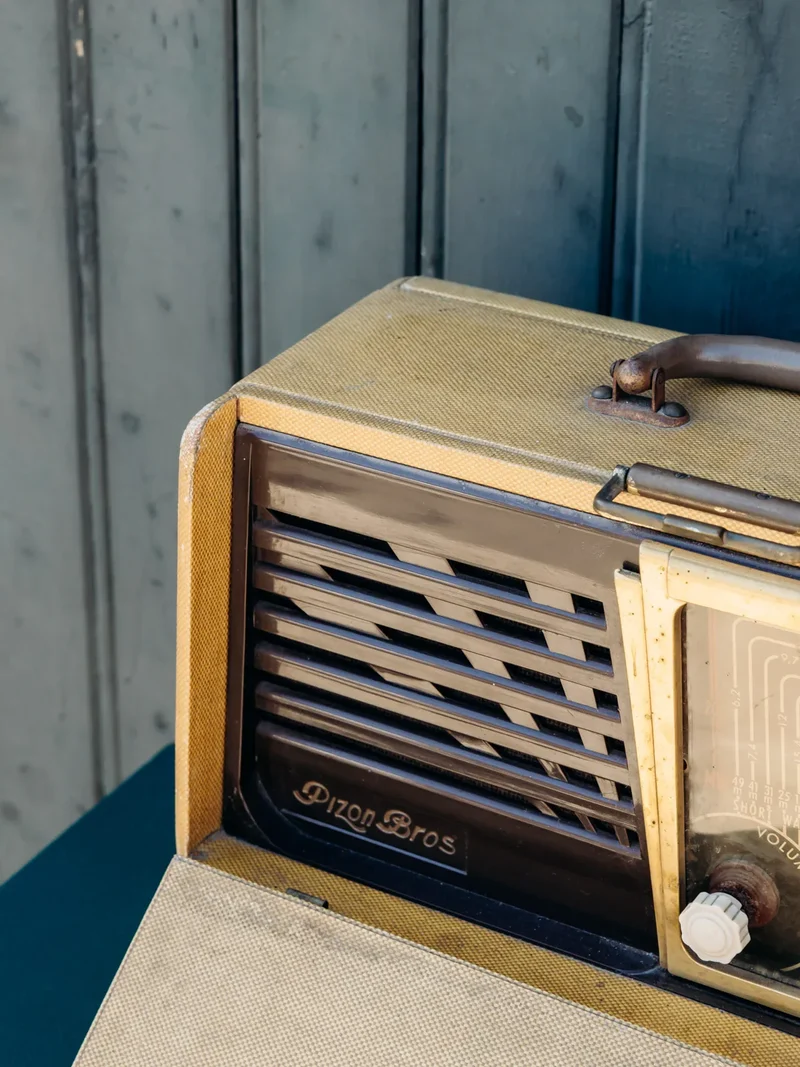 Nour, la radio valisette décorative N°53