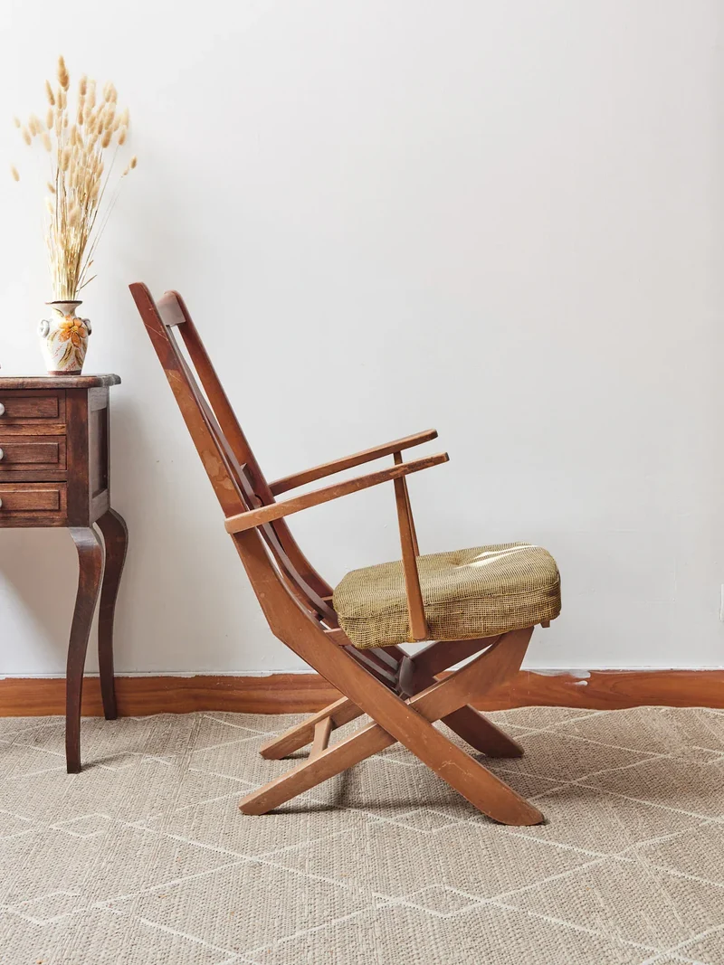 Jakob, le fauteuil en bois N°966