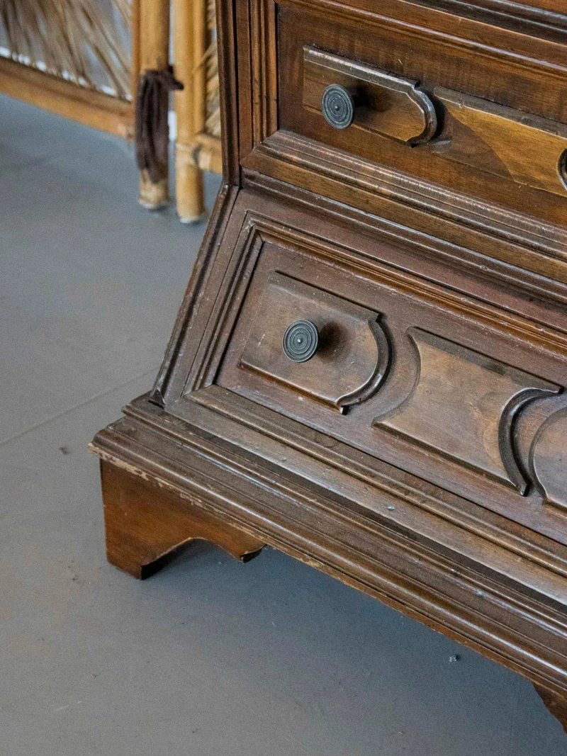 Francine, la table d'appoint haute en bois foncé N°858