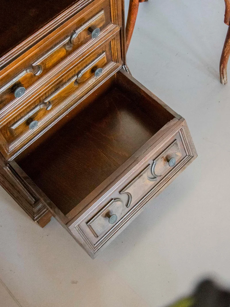Francine, la table d'appoint haute en bois foncé N°858