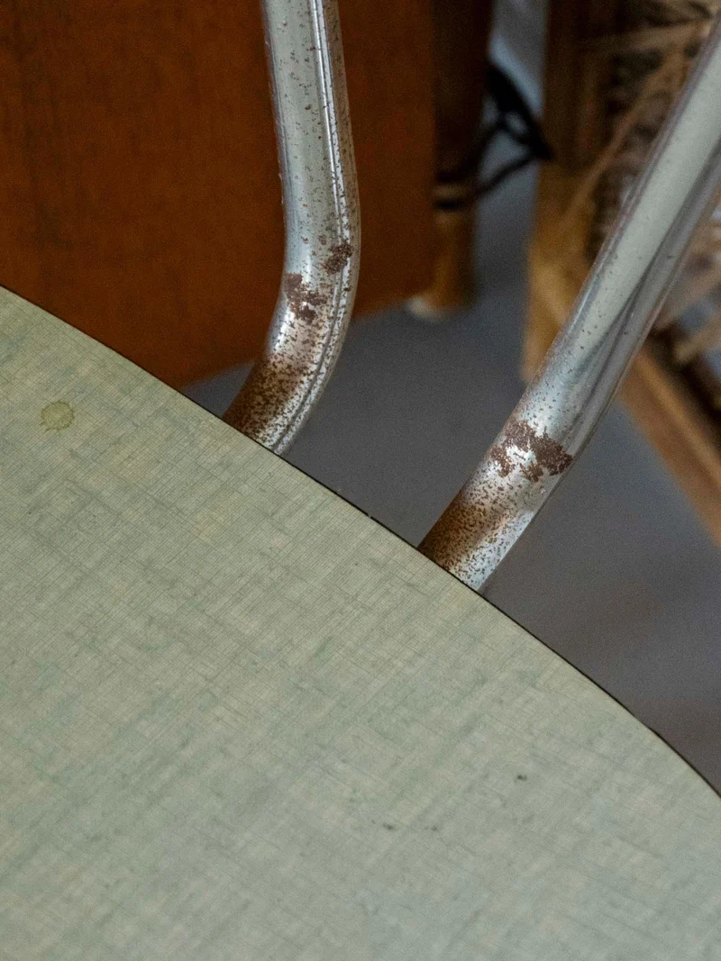 Alma, la chaise en formica et métal N°1451