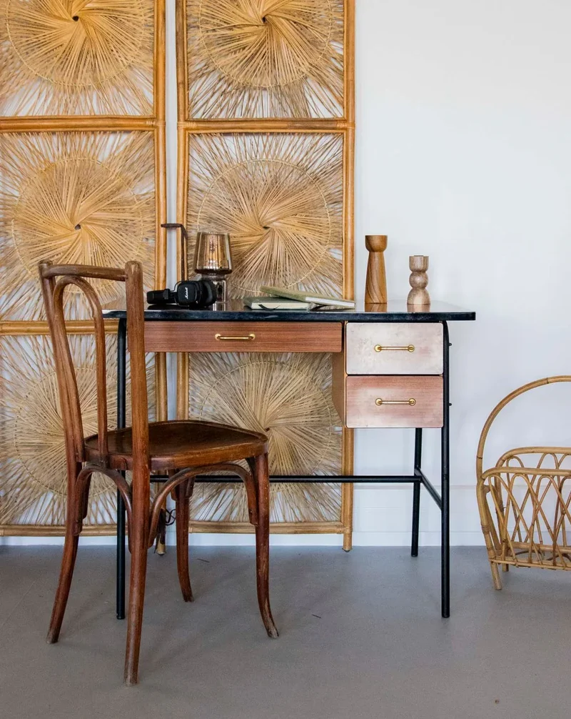 Yvan, le bureau fin en métal et formica N°525