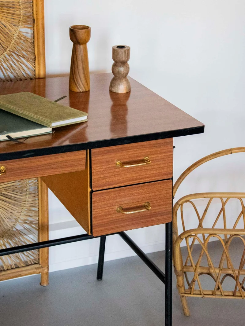 Yvan, le bureau fin en métal et formica N°525