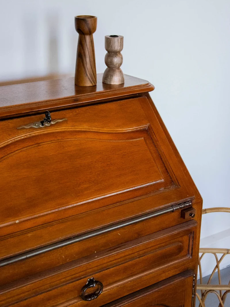 Honoré, le secrétaire en bois foncé N°170