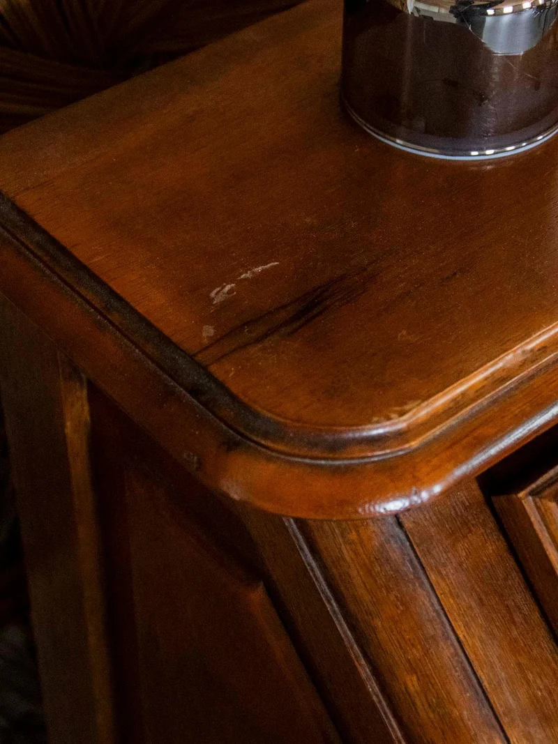 Honoré, le secrétaire en bois foncé N°170
