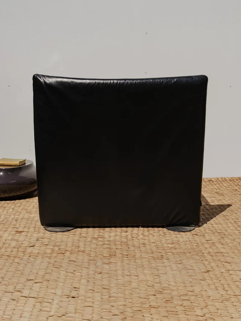 Jakob, le fauteuil en cuir noir et chromé N°956