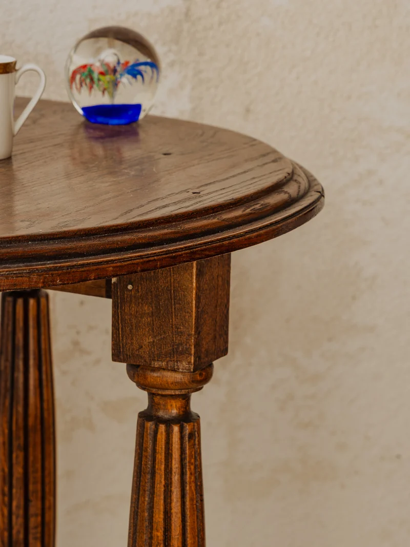 Francine, la table d'appoint en bois N°844