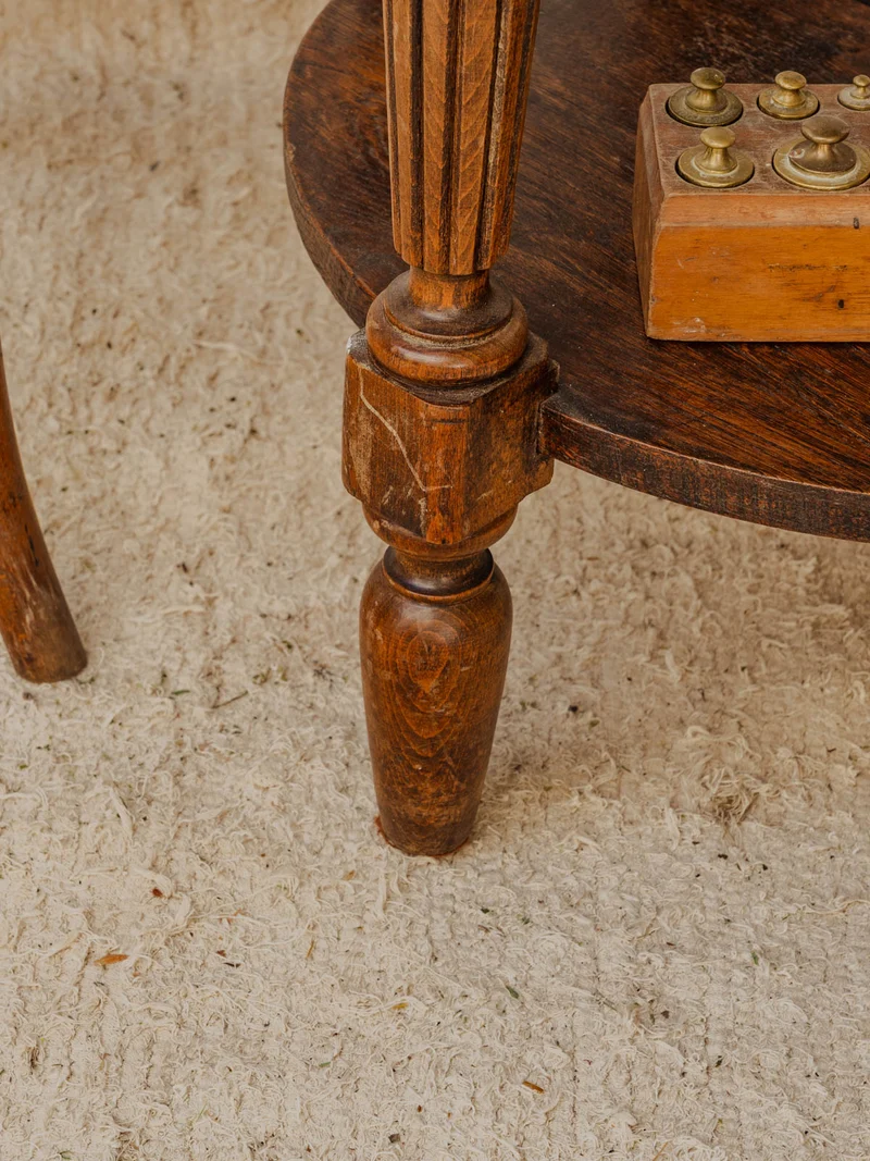 Francine, la table d'appoint en bois N°844