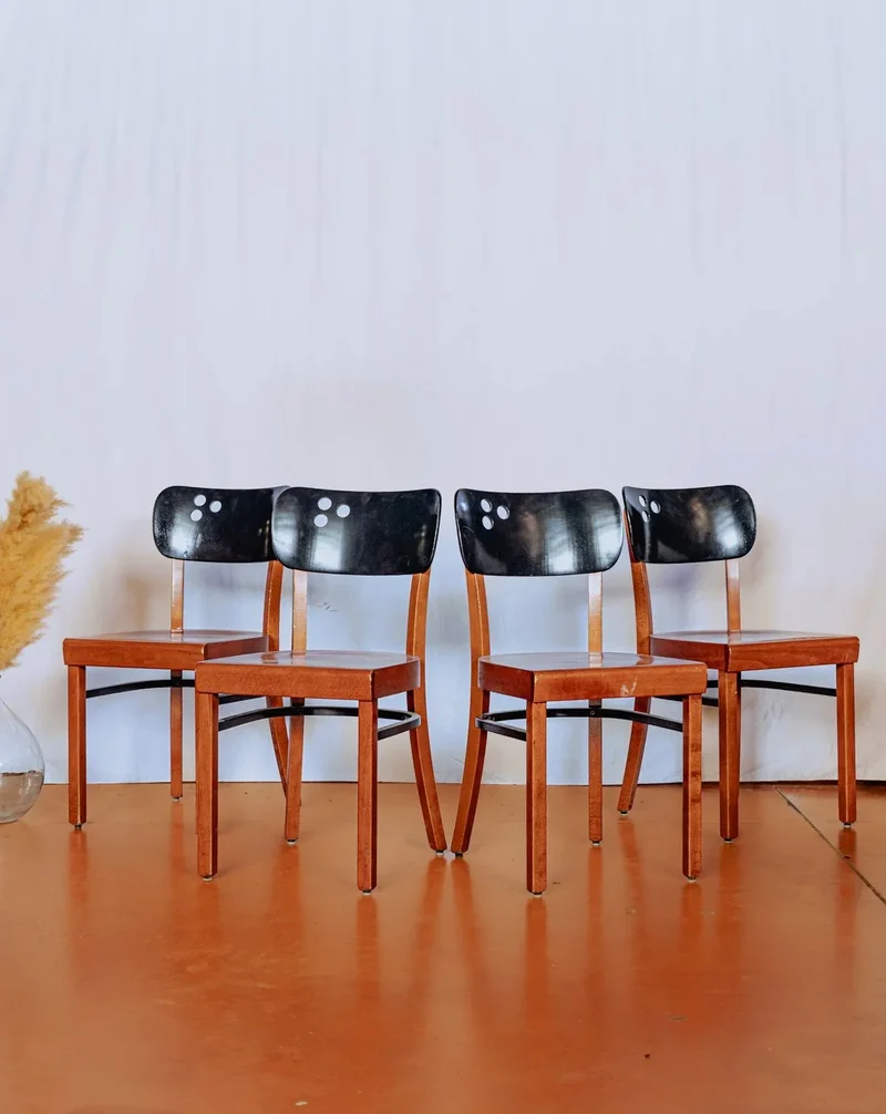 Alma, le lot de 4 chaises en bois foncé N°1412