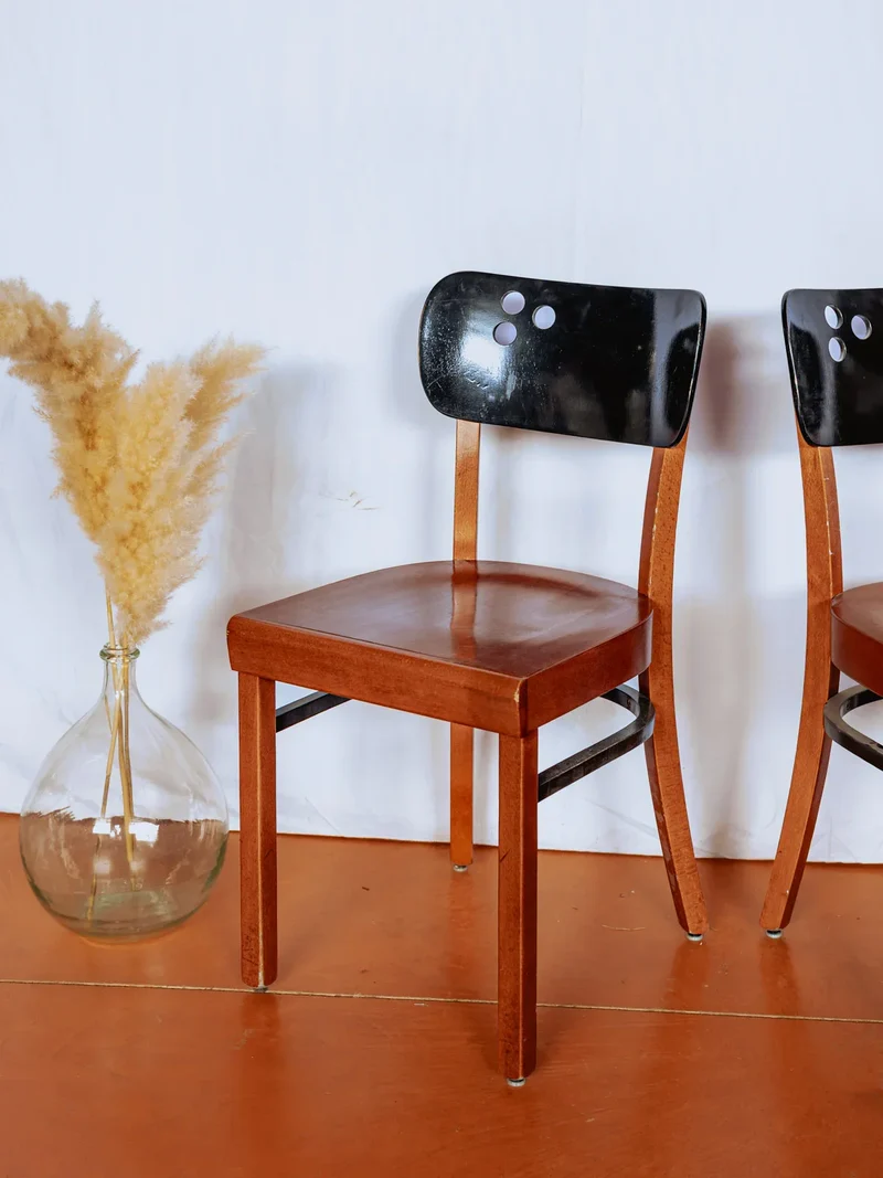 Alma, le lot de 4 chaises en bois foncé N°1412