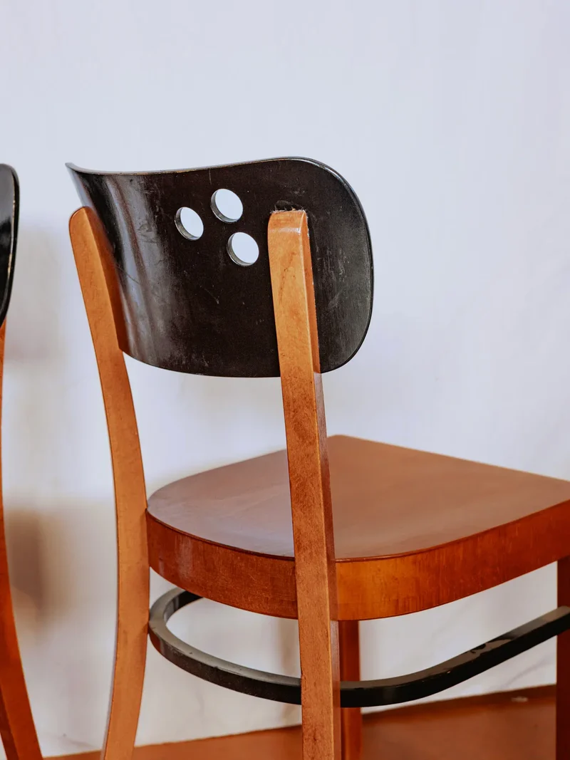 Alma, le lot de 4 chaises en bois foncé N°1412