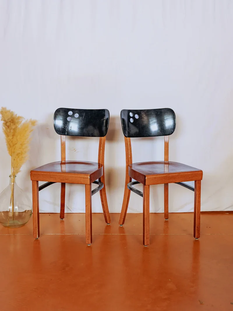 Alma, le lot de 4 chaises en bois foncé N°1412