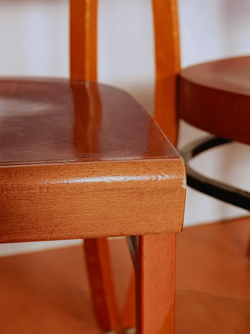 Alma, le lot de 4 chaises en bois foncé N°1412