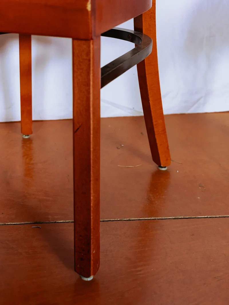 Alma, le lot de 4 chaises en bois foncé N°1412