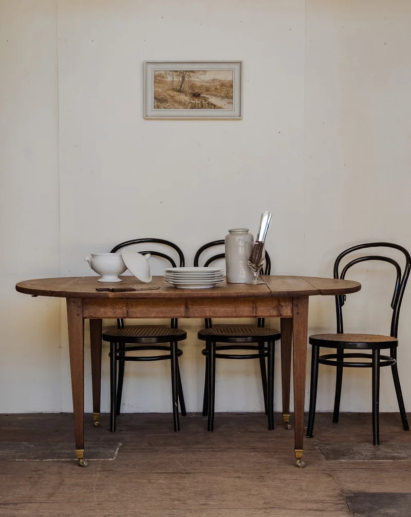 Romy, la table à manger en bois N°674