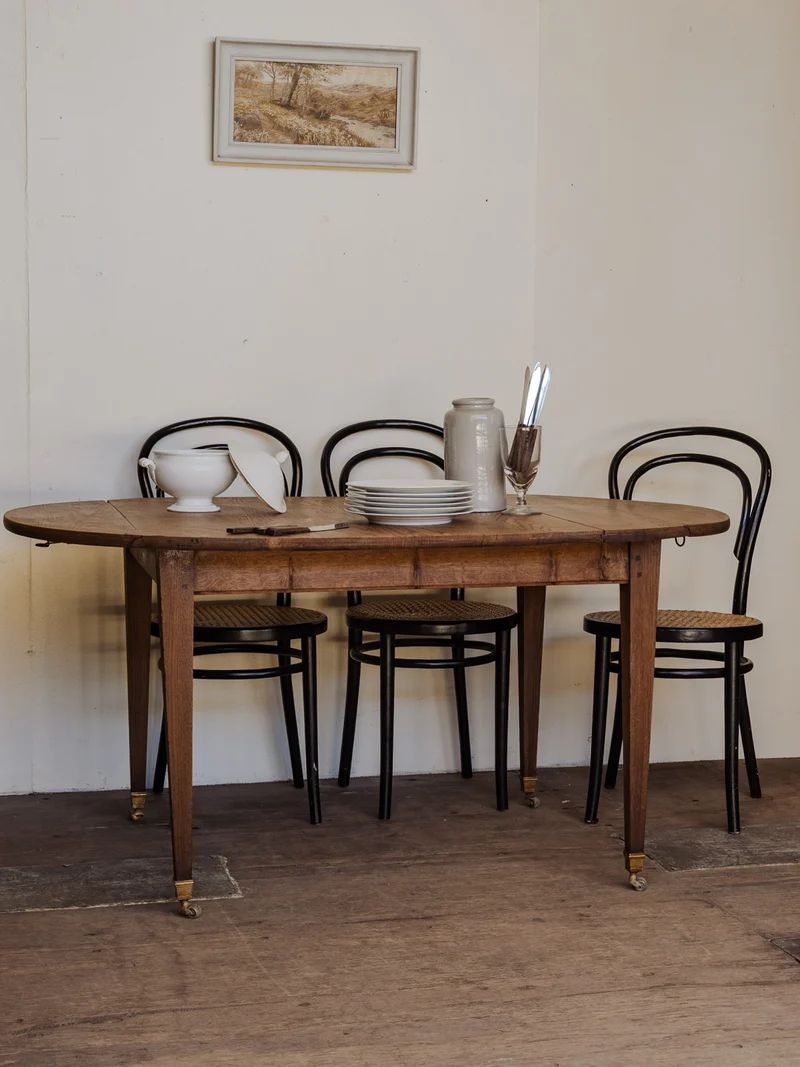 Romy, la table à manger en bois N°674