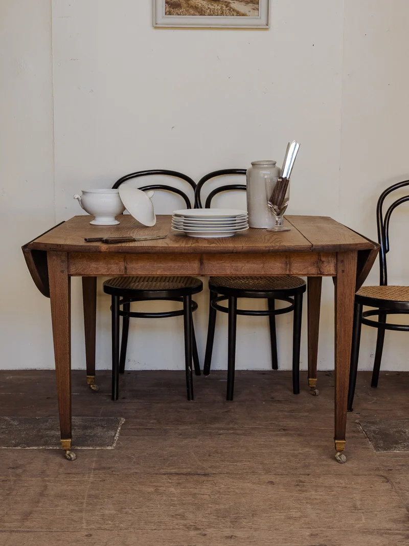 Romy, la table à manger en bois N°674