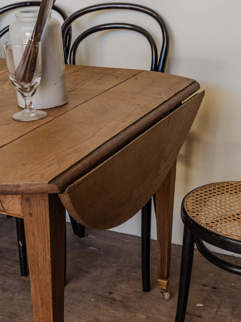 Romy, la table à manger en bois N°674