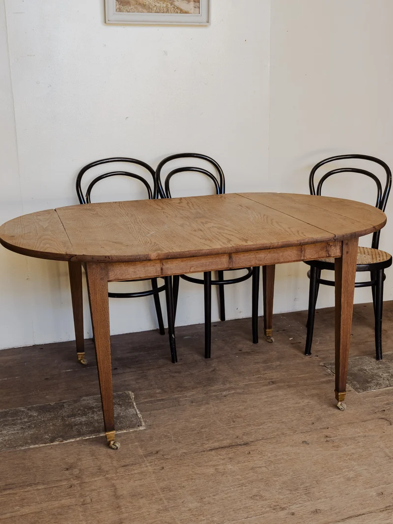 Romy, la table à manger en bois N°674
