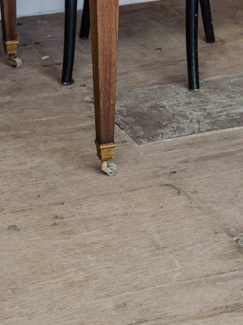 Romy, la table à manger en bois N°674