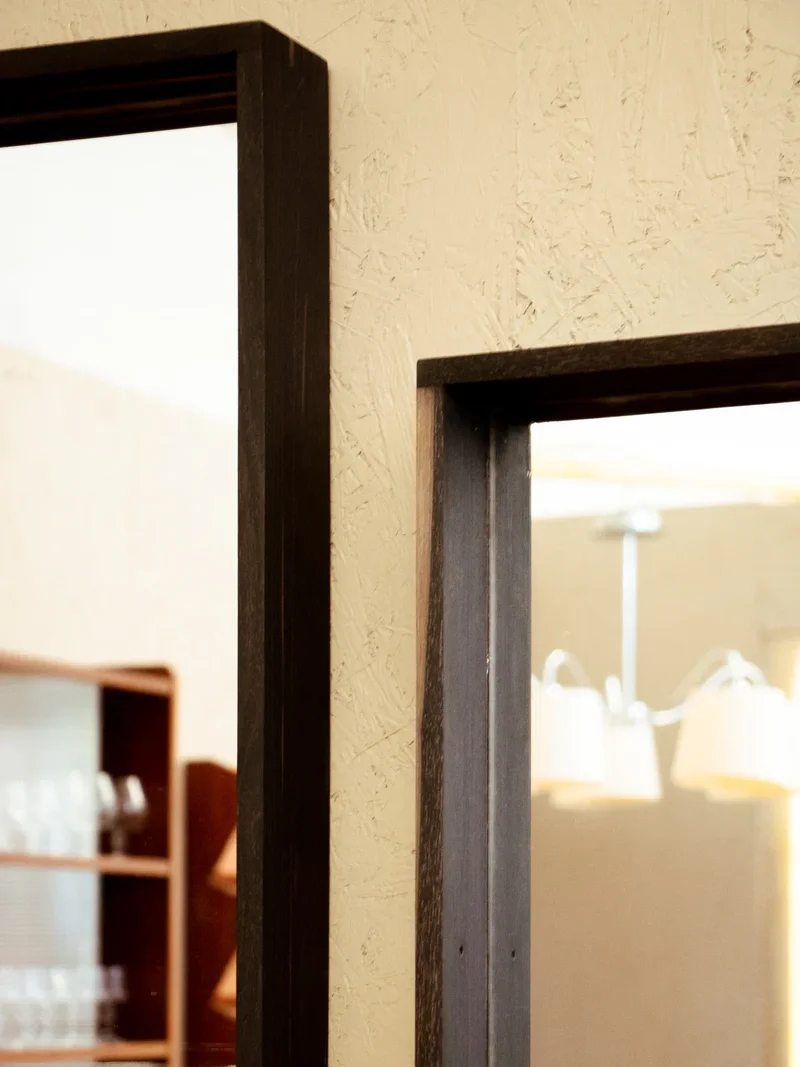 Igor, le miroir en bois noir N°1009