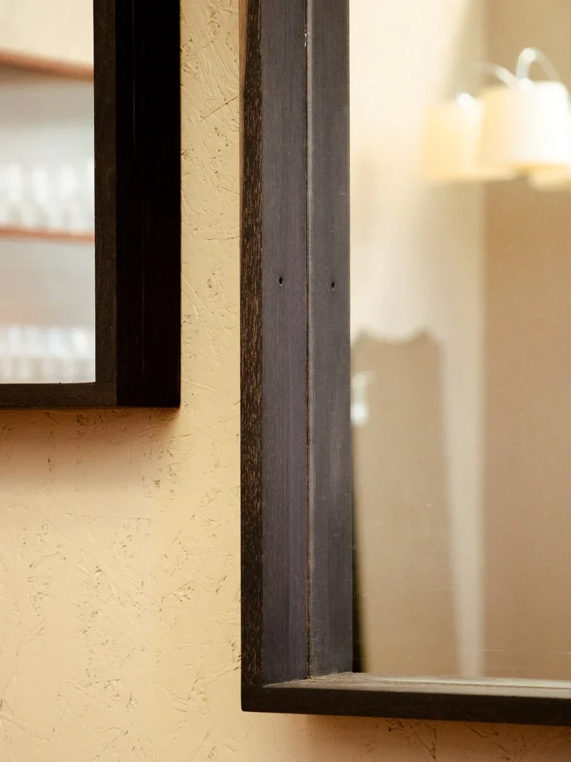 Igor, le miroir en bois noir N°1009