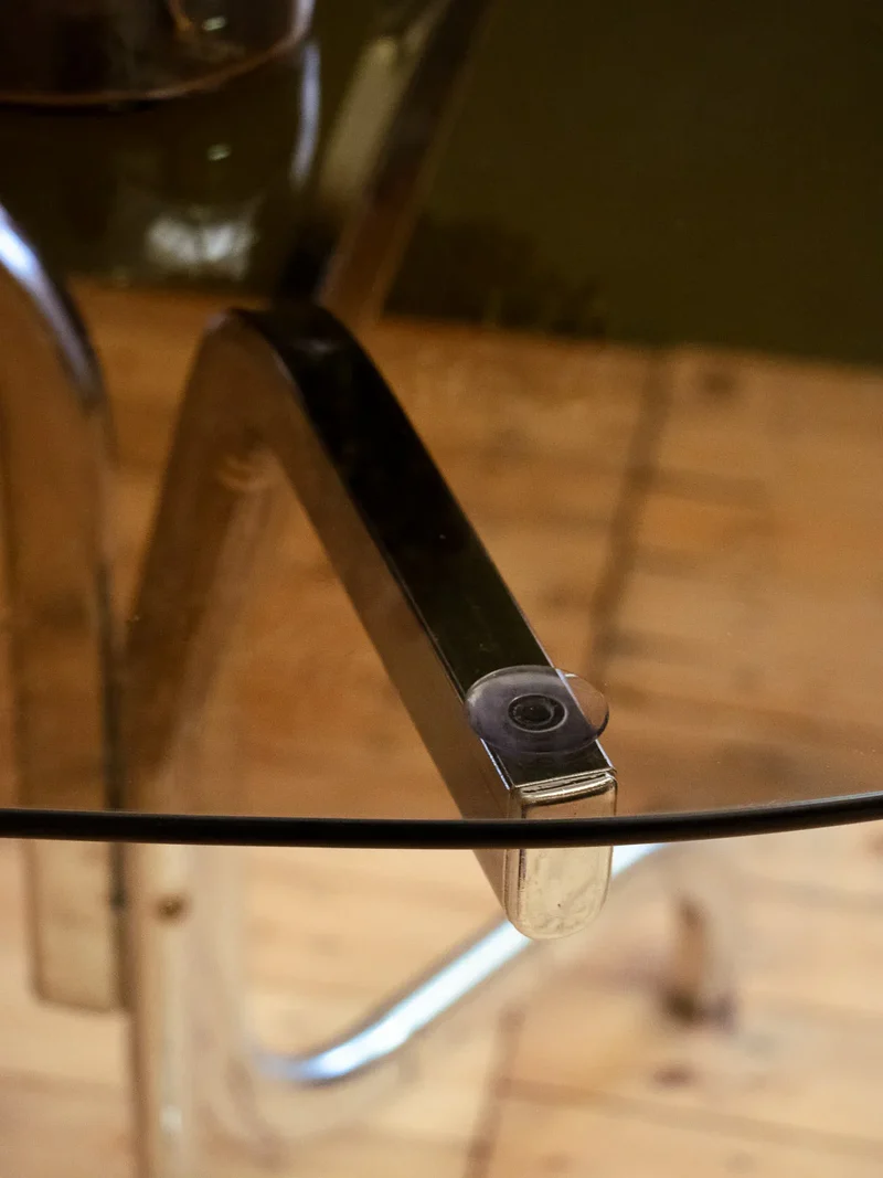 Karla, la table à manger en métal et verre fumé N°1119