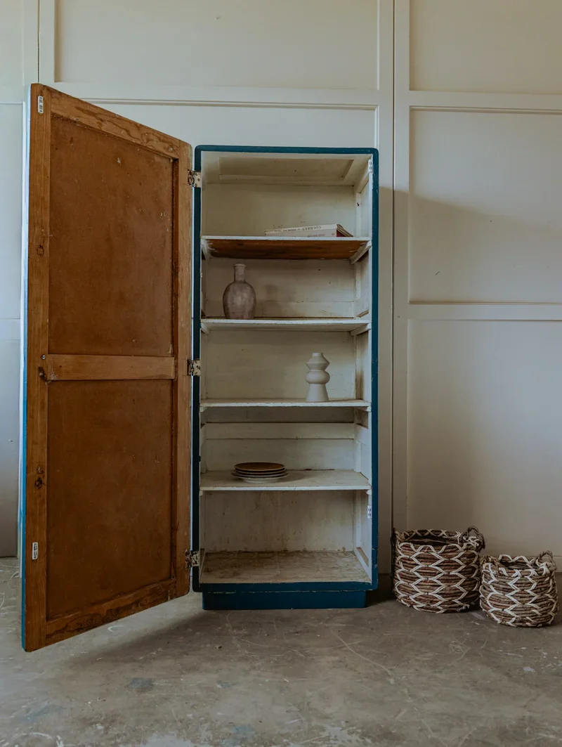 Blandine, l'armoire en bois bleu N°375
