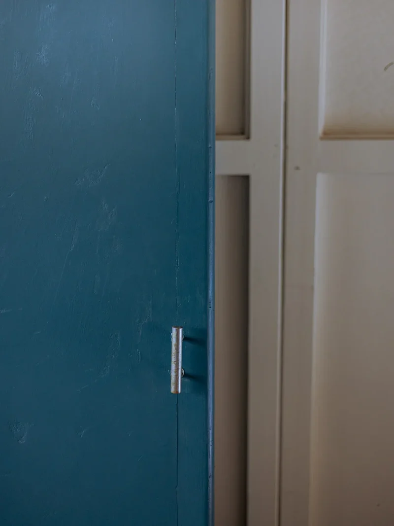 Blandine, l'armoire en bois bleu N°375