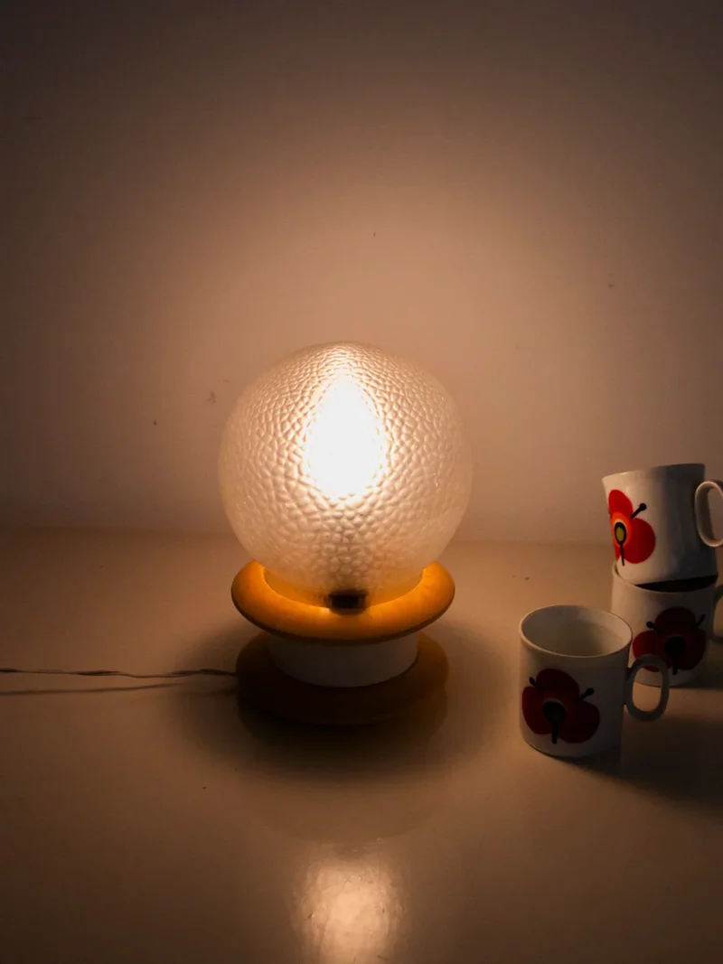 Julia, la lampe au globe texturé N°809