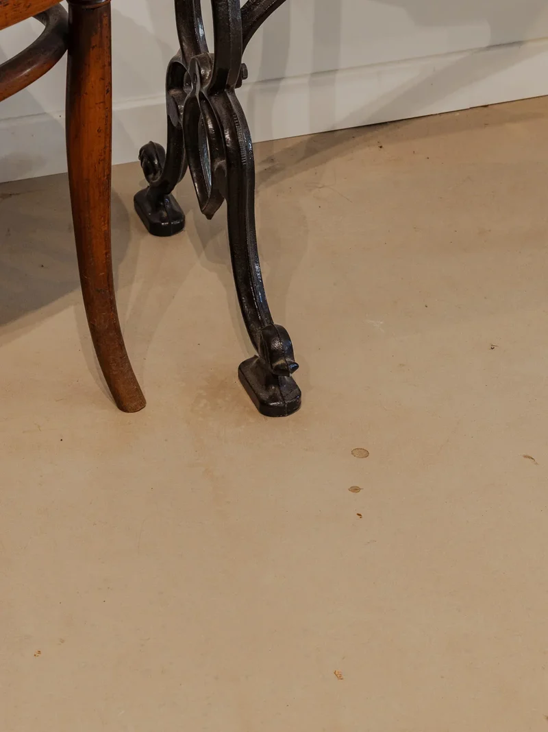 Francine, la table d'appoint en bois et métal noir N°861