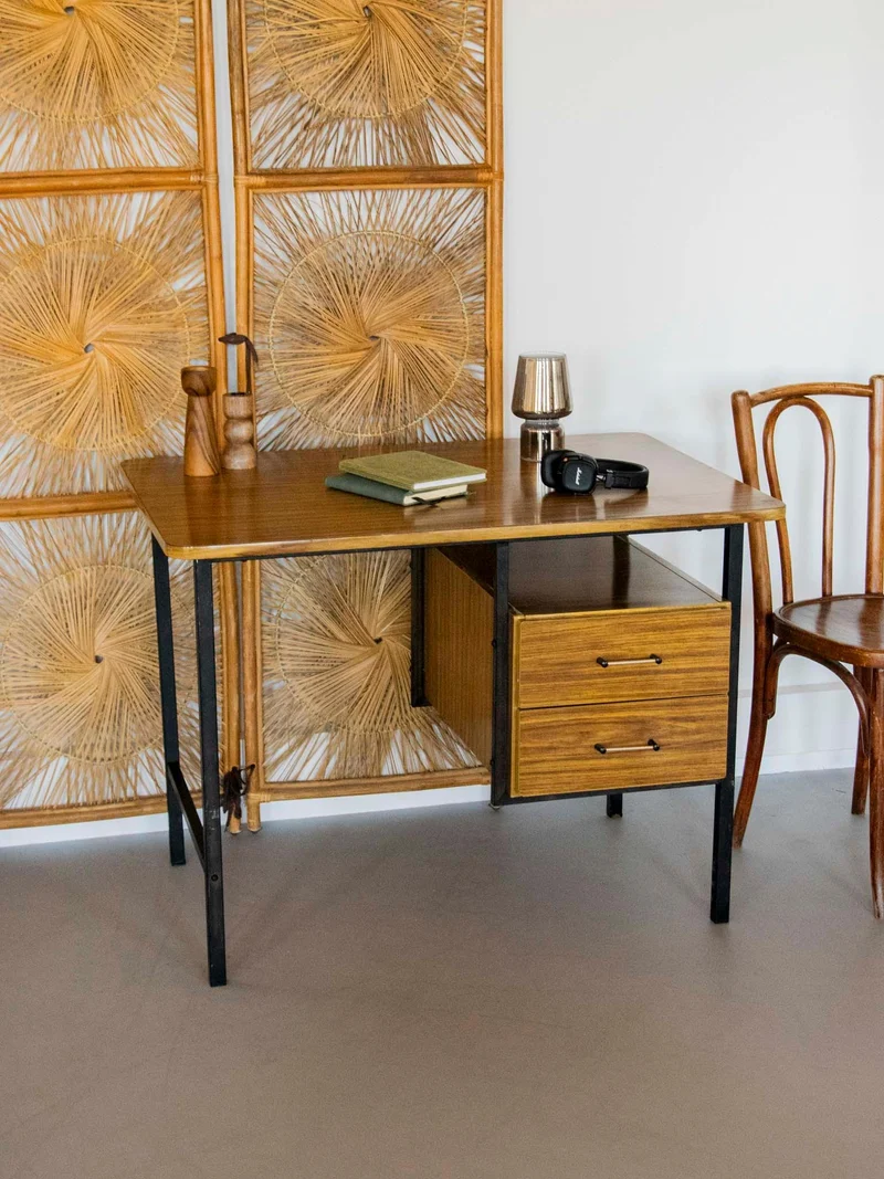Yvan, le bureau graphique en formica N°524
