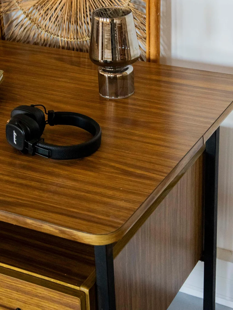 Yvan, le bureau graphique en formica N°524