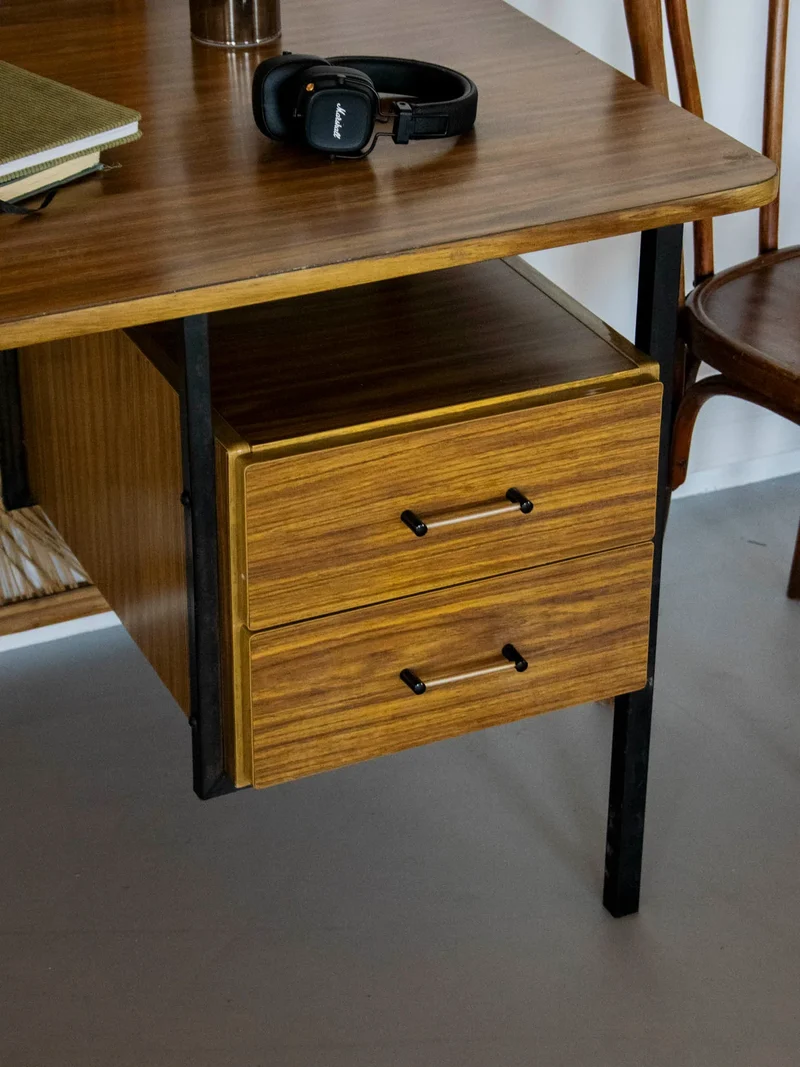 Yvan, le bureau graphique en formica N°524
