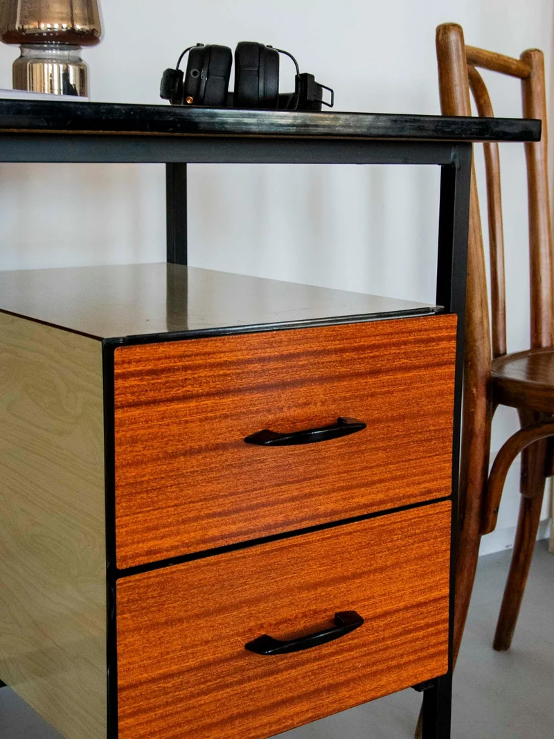 Yvan, le bureau rétro en formica N°522